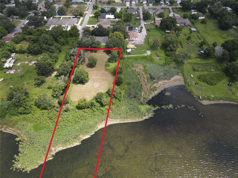 На продажу: $325,000 (1.92 acres)