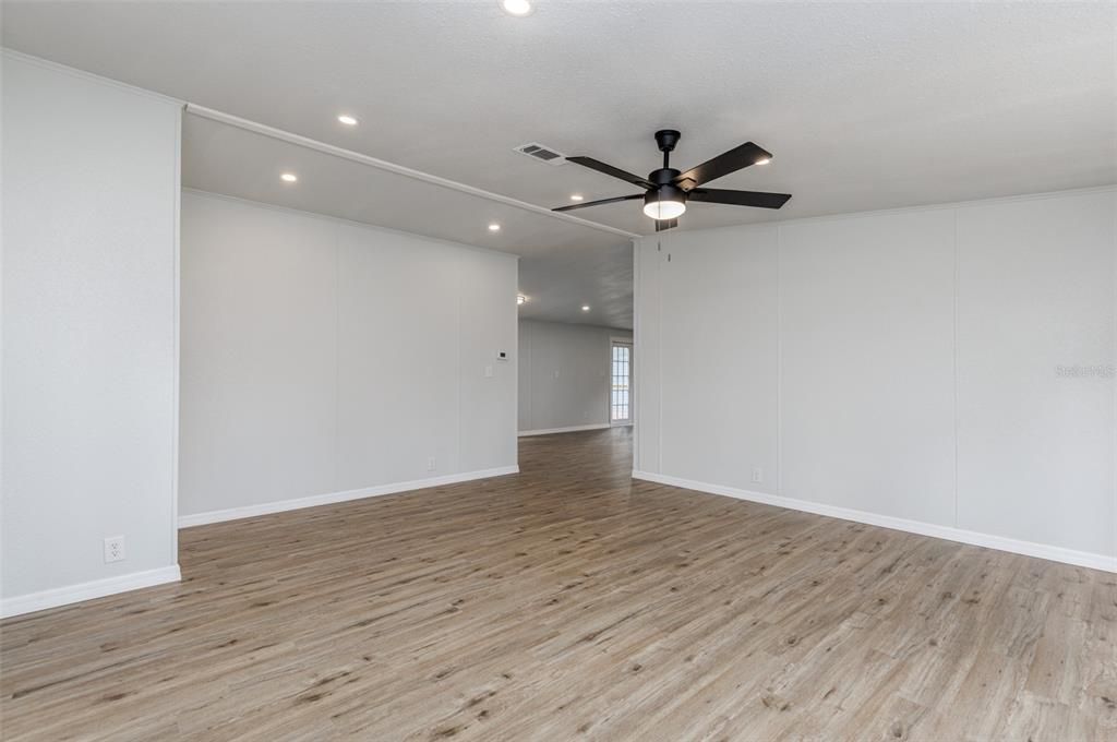 En Venta: $195,000 (3 camas, 2 baños, 1560 Pies cuadrados)