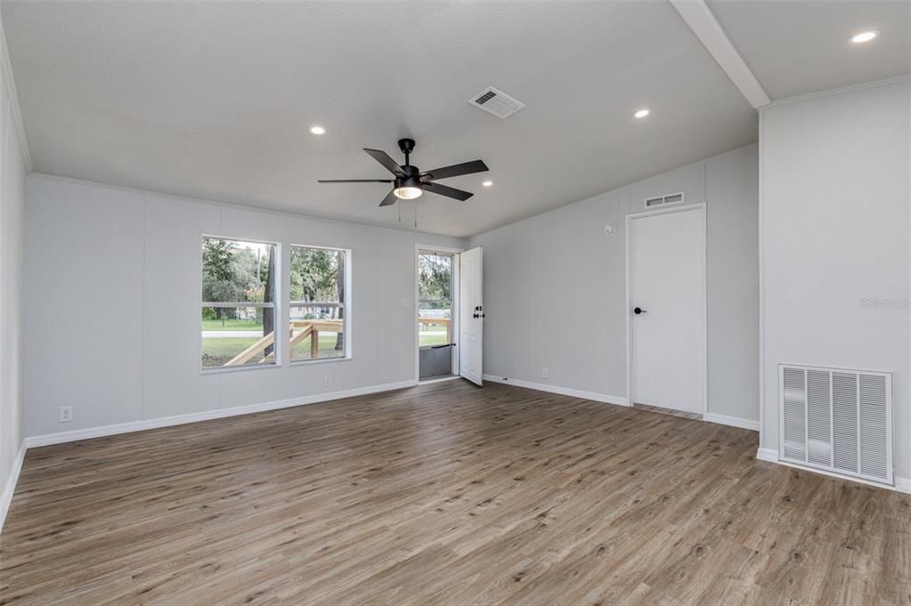 En Venta: $195,000 (3 camas, 2 baños, 1560 Pies cuadrados)