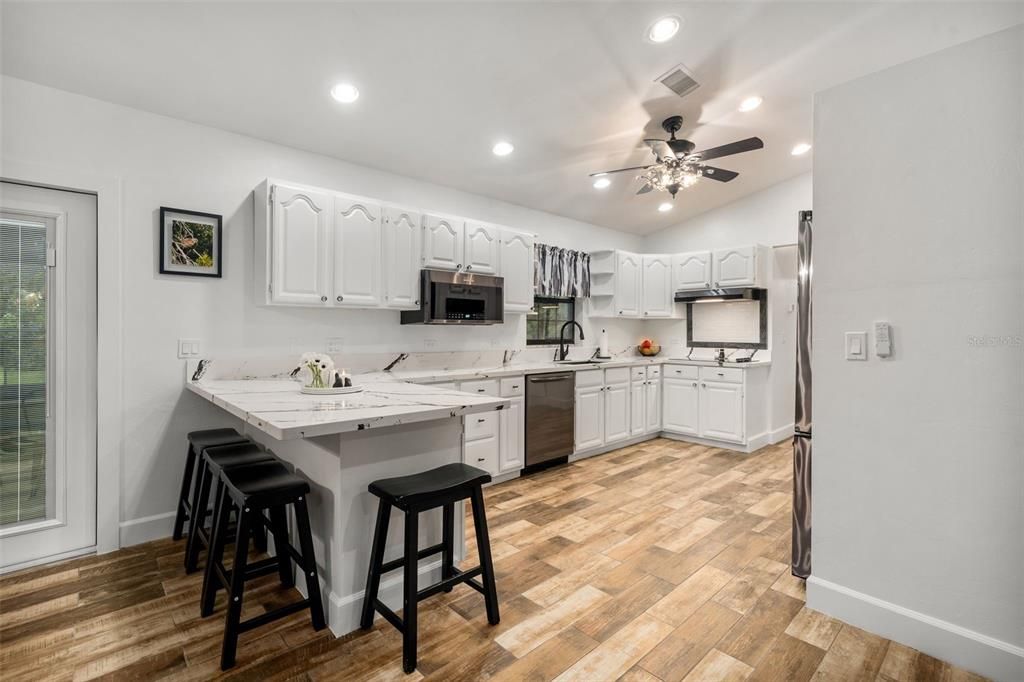 待售: $475,000 (4 贝兹, 3 浴室, 2168 平方英尺)