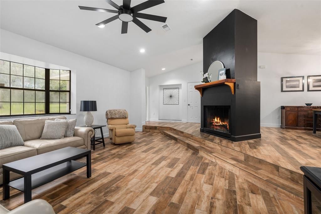 待售: $475,000 (4 贝兹, 3 浴室, 2168 平方英尺)