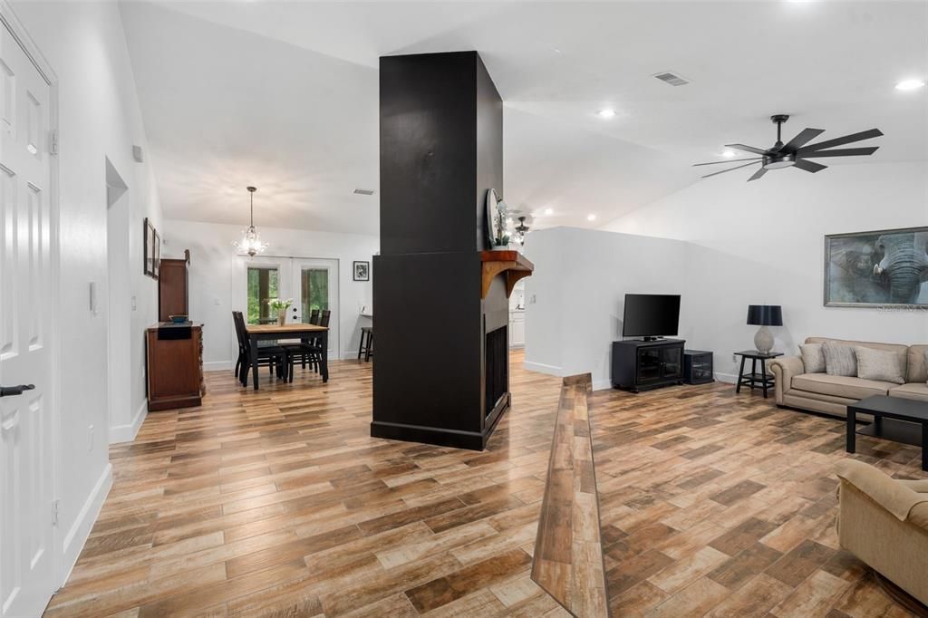 待售: $475,000 (4 贝兹, 3 浴室, 2168 平方英尺)