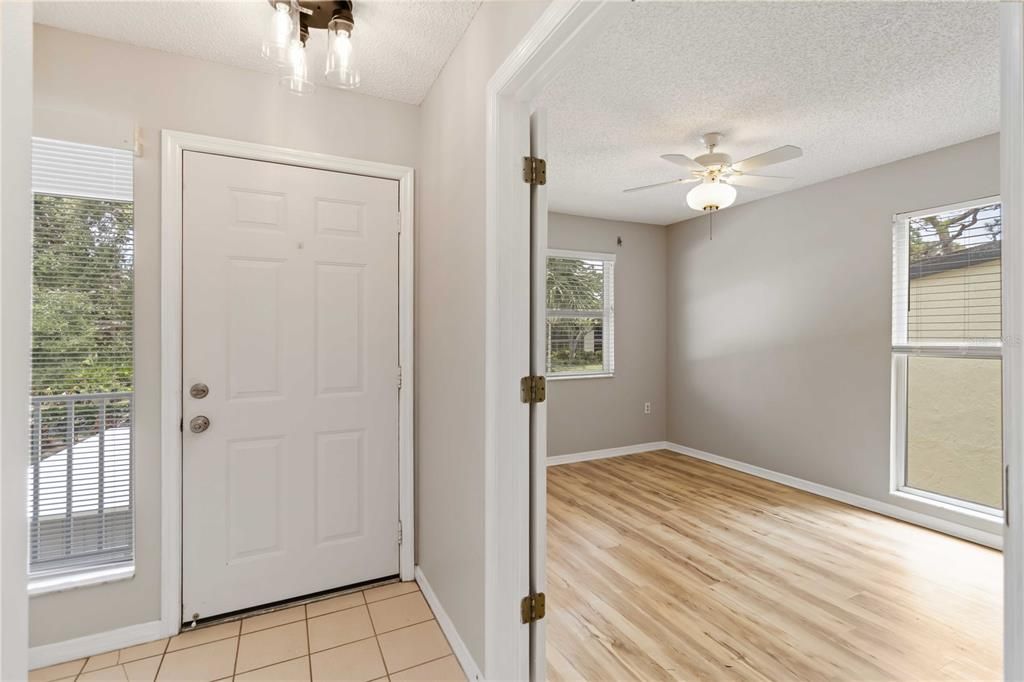 Под контрактом: $1,800 (2 спален, 2 ванн, 1241 Квадратных фут)