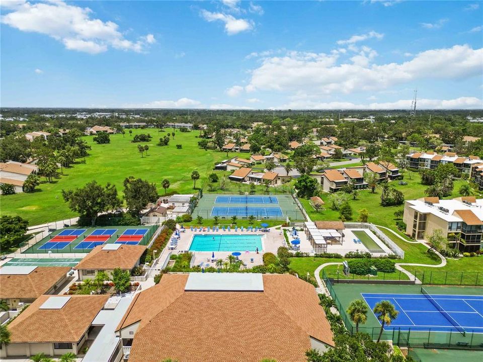 Под контрактом: $1,800 (2 спален, 2 ванн, 1241 Квадратных фут)