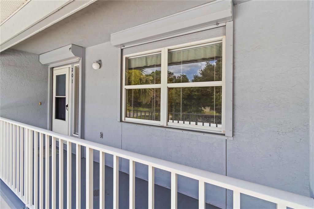 Под контрактом: $1,800 (2 спален, 2 ванн, 1241 Квадратных фут)