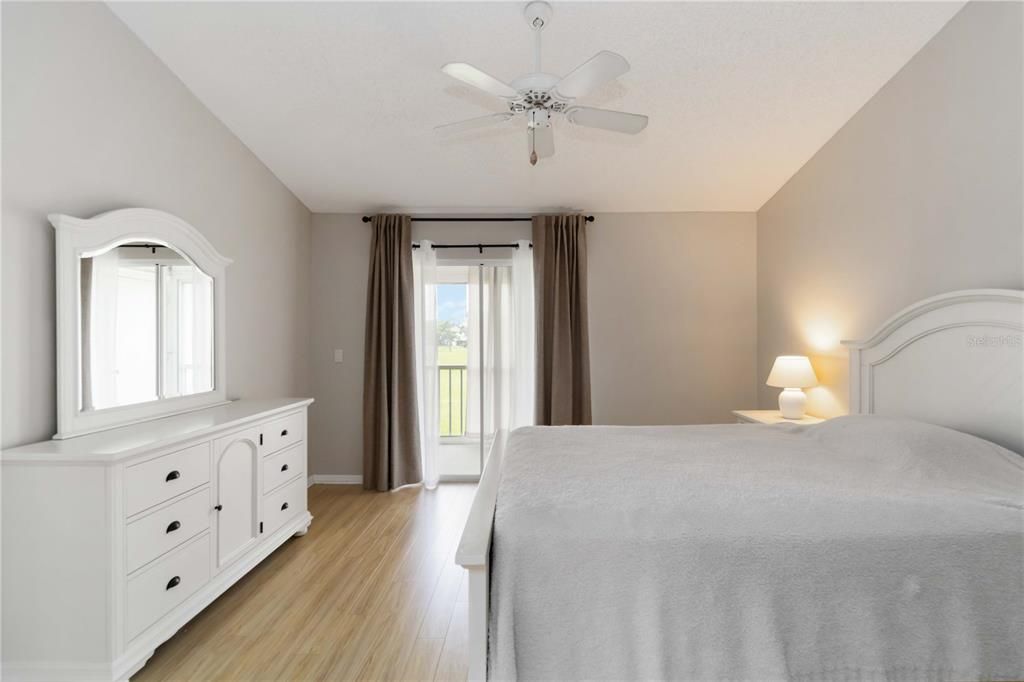 Под контрактом: $1,800 (2 спален, 2 ванн, 1241 Квадратных фут)