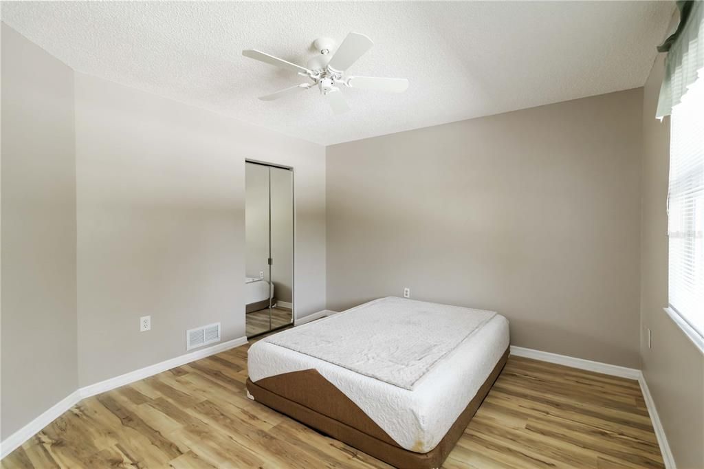 Под контрактом: $1,800 (2 спален, 2 ванн, 1241 Квадратных фут)