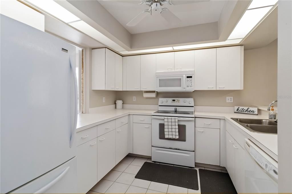 Под контрактом: $1,800 (2 спален, 2 ванн, 1241 Квадратных фут)