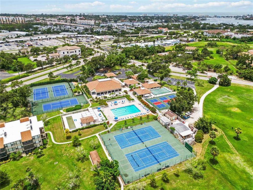 Под контрактом: $1,800 (2 спален, 2 ванн, 1241 Квадратных фут)