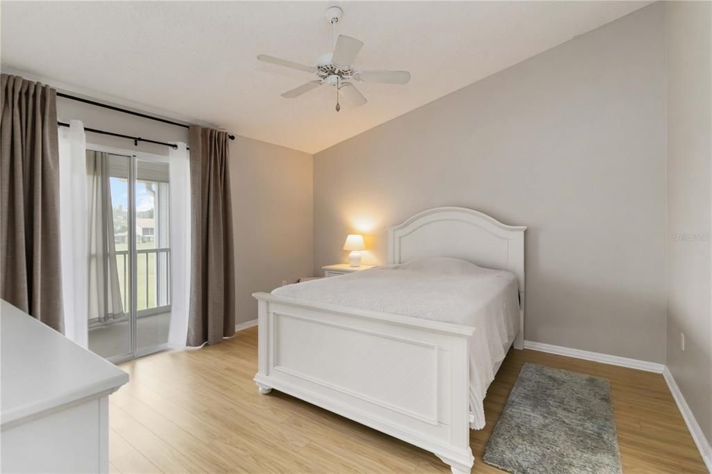 Под контрактом: $1,800 (2 спален, 2 ванн, 1241 Квадратных фут)