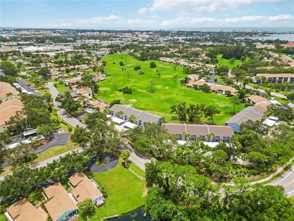 Под контрактом: $1,800 (2 спален, 2 ванн, 1241 Квадратных фут)