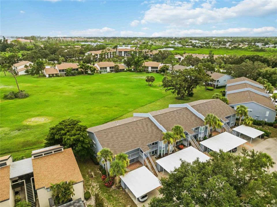 Под контрактом: $1,800 (2 спален, 2 ванн, 1241 Квадратных фут)