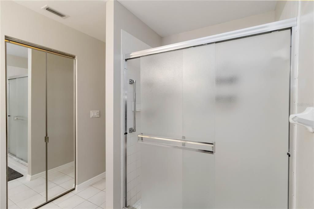 Под контрактом: $1,800 (2 спален, 2 ванн, 1241 Квадратных фут)