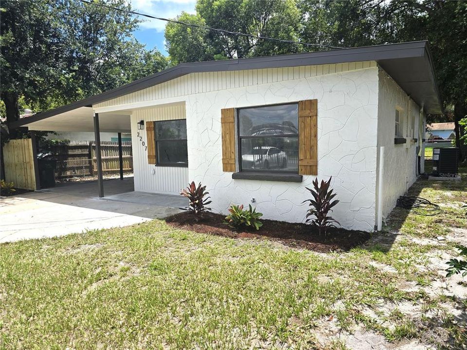 Active With Contract: $232,000 (3 beds, 2 baths, 989 Square Feet)