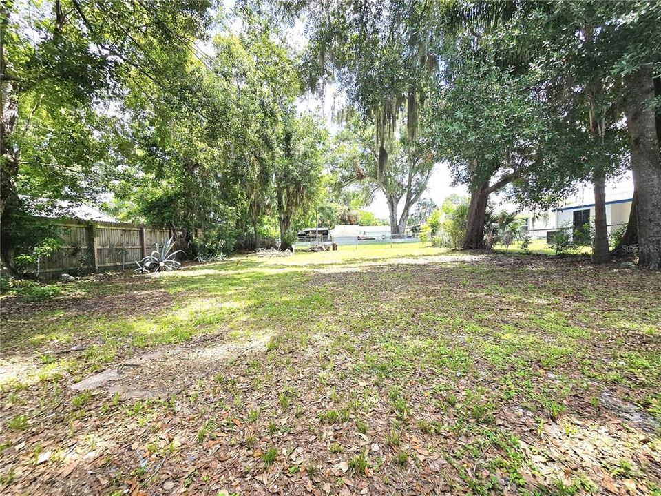 Active With Contract: $232,000 (3 beds, 2 baths, 989 Square Feet)