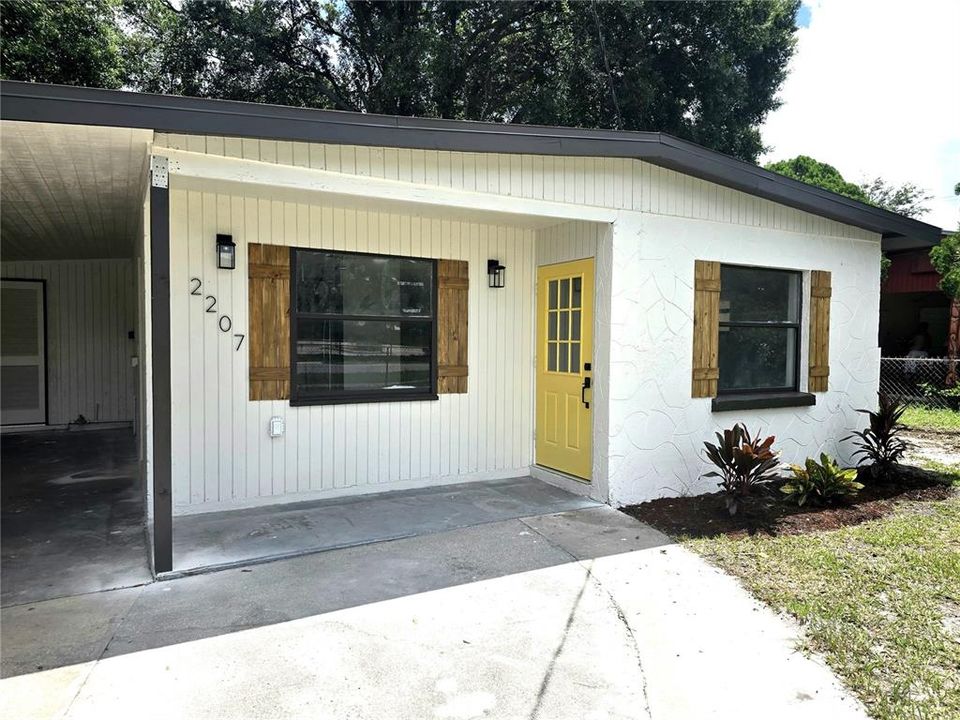 Active With Contract: $232,000 (3 beds, 2 baths, 989 Square Feet)