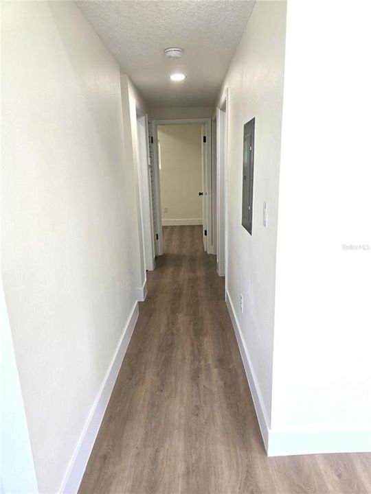 Active With Contract: $232,000 (3 beds, 2 baths, 989 Square Feet)