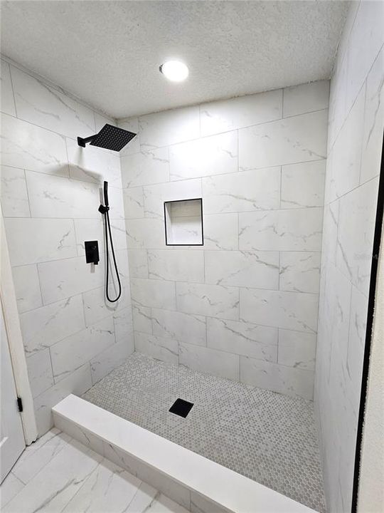 Active With Contract: $232,000 (3 beds, 2 baths, 989 Square Feet)