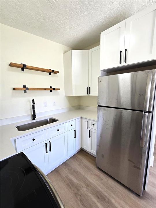 Active With Contract: $232,000 (3 beds, 2 baths, 989 Square Feet)