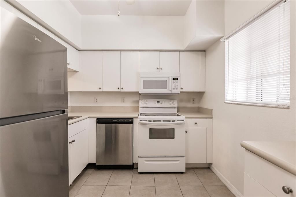 For Rent: $1,550 (3 beds, 2 baths, 1118 Square Feet)