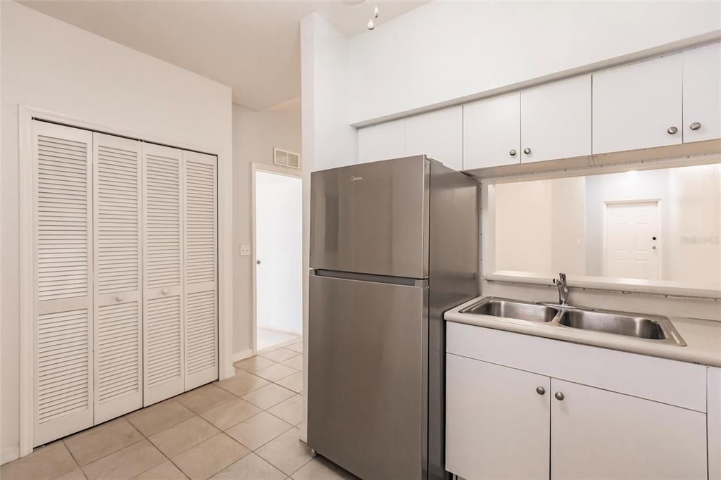 For Rent: $1,550 (3 beds, 2 baths, 1118 Square Feet)