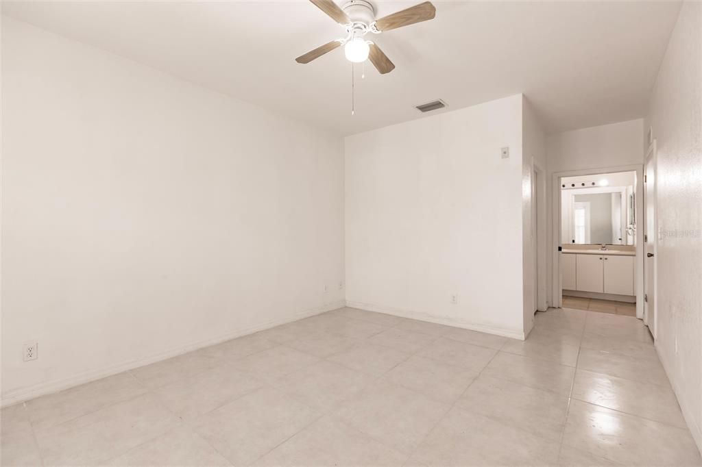 For Rent: $1,550 (3 beds, 2 baths, 1118 Square Feet)