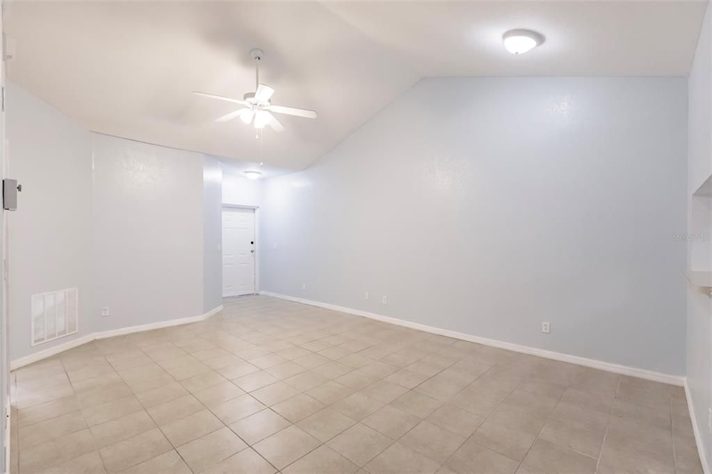 For Rent: $1,550 (3 beds, 2 baths, 1118 Square Feet)