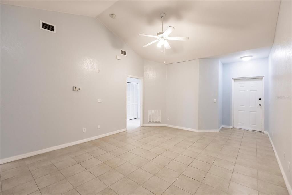 For Rent: $1,550 (3 beds, 2 baths, 1118 Square Feet)