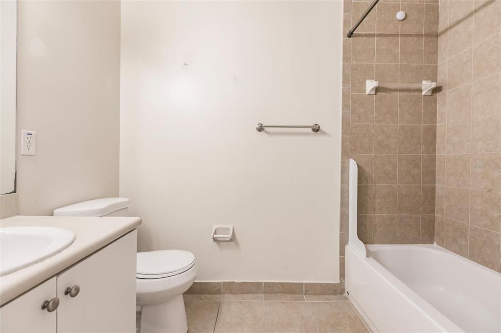 For Rent: $1,550 (3 beds, 2 baths, 1118 Square Feet)