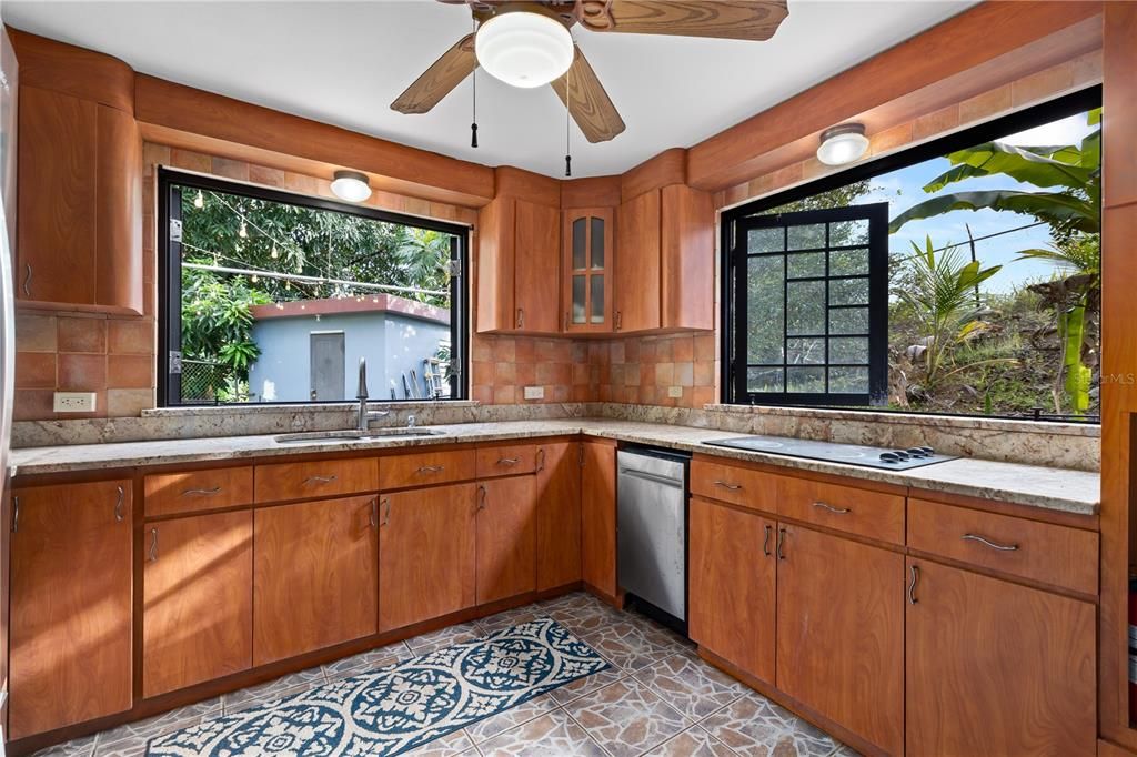 На продажу: $475,000 (4 спален, 3 ванн, 2911 Квадратных фут)