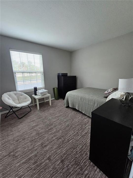 Activo con contrato: $1,800 (2 camas, 2 baños, 1075 Pies cuadrados)