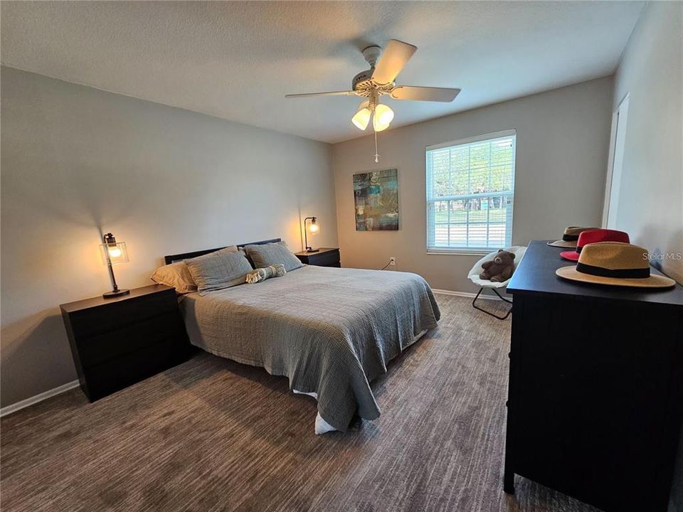 Activo con contrato: $1,800 (2 camas, 2 baños, 1075 Pies cuadrados)