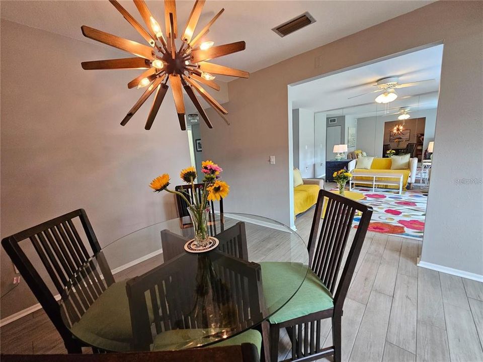 Activo con contrato: $1,800 (2 camas, 2 baños, 1075 Pies cuadrados)