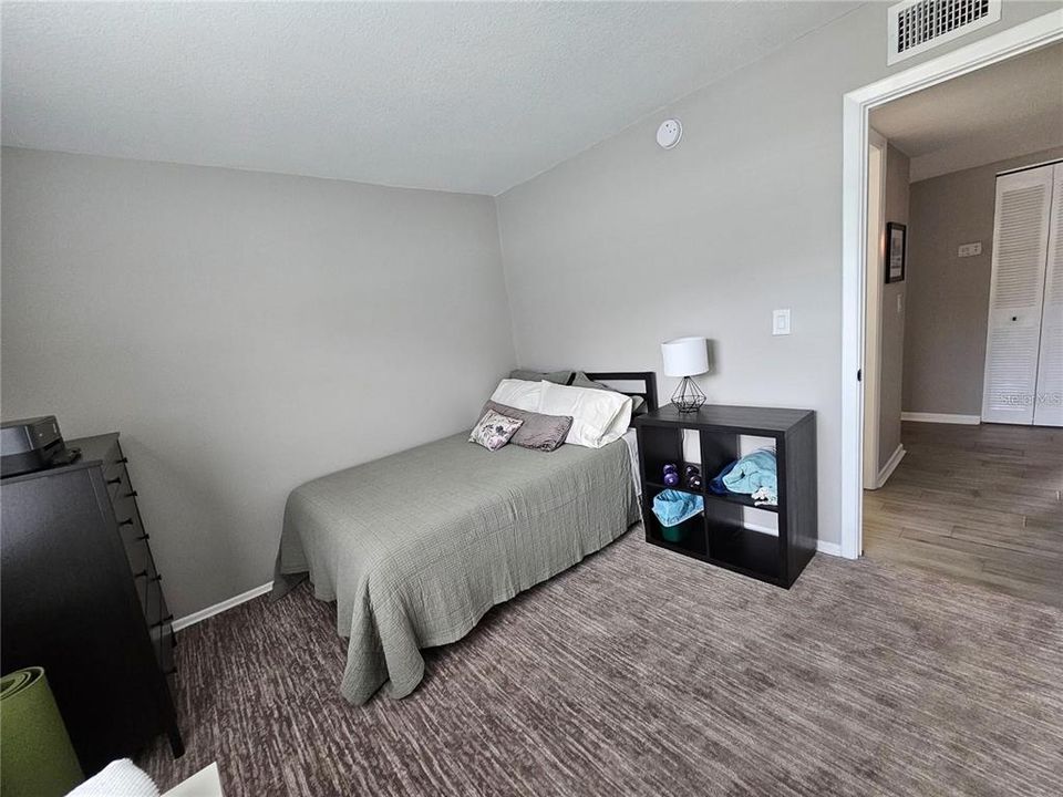 Activo con contrato: $1,800 (2 camas, 2 baños, 1075 Pies cuadrados)