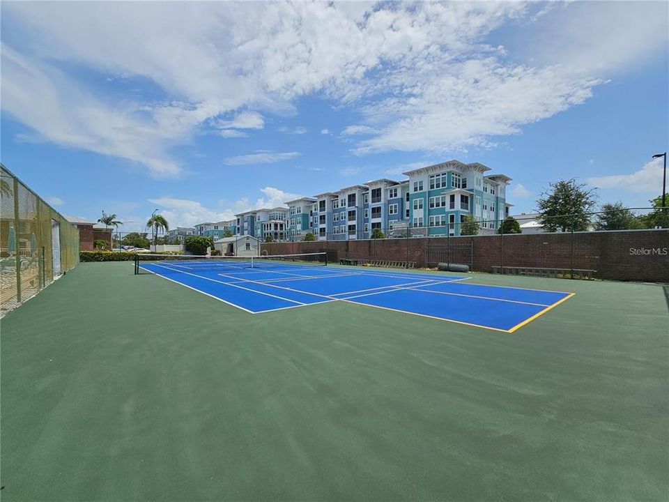 Activo con contrato: $1,800 (2 camas, 2 baños, 1075 Pies cuadrados)