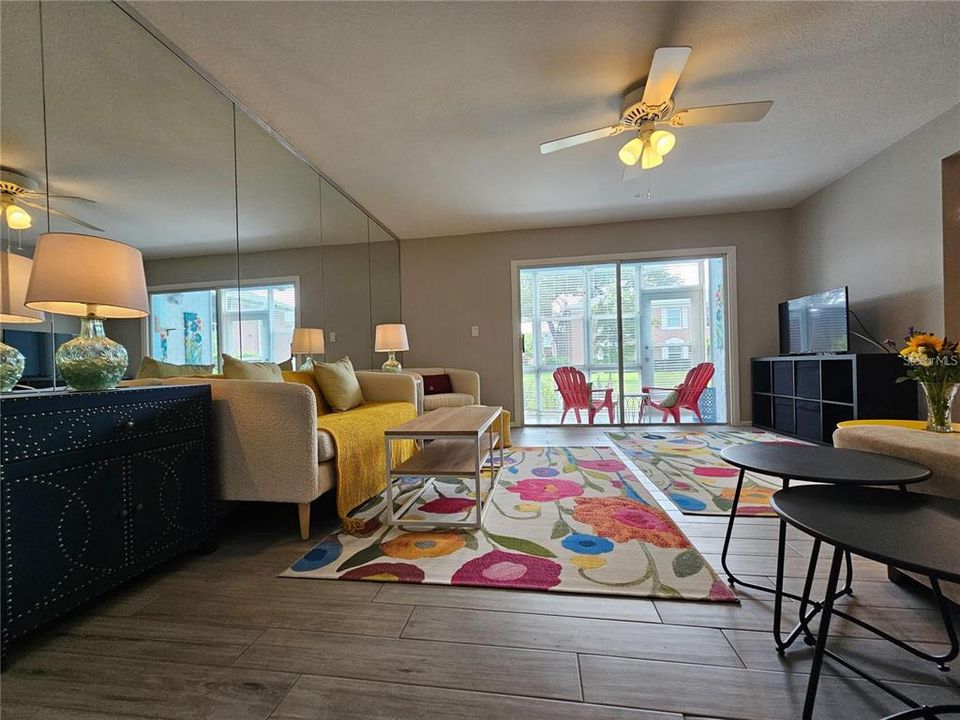 Activo con contrato: $1,800 (2 camas, 2 baños, 1075 Pies cuadrados)