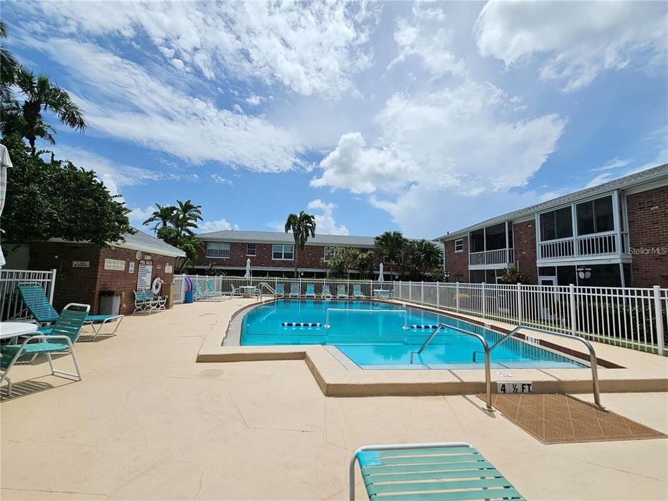 Activo con contrato: $1,800 (2 camas, 2 baños, 1075 Pies cuadrados)