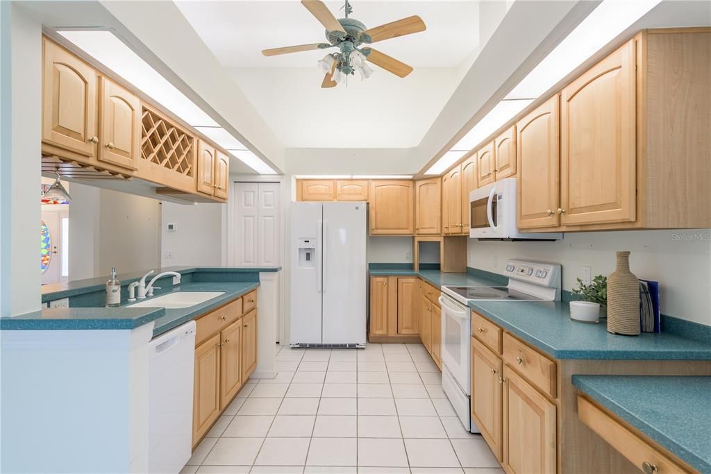 На продажу: $450,000 (3 спален, 2 ванн, 1814 Квадратных фут)