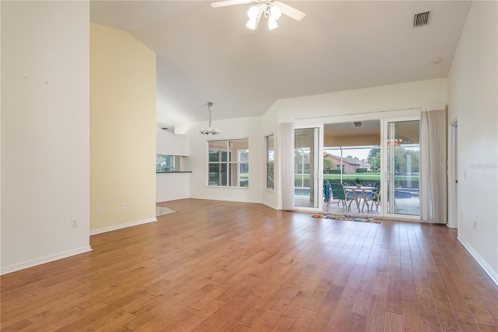 На продажу: $450,000 (3 спален, 2 ванн, 1814 Квадратных фут)