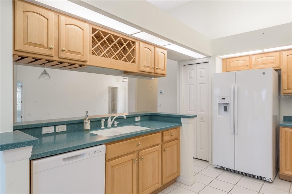 На продажу: $450,000 (3 спален, 2 ванн, 1814 Квадратных фут)