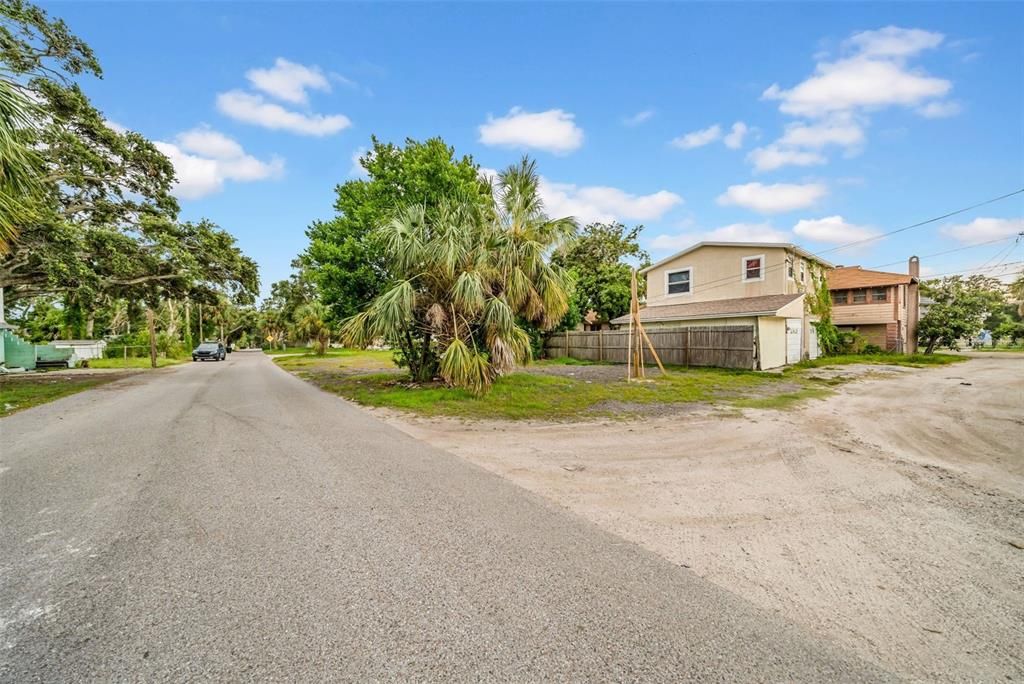 待售: $115,000 (0.13 acres)