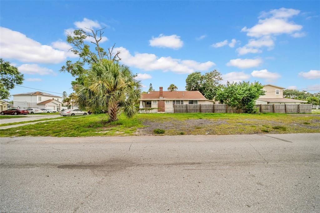 待售: $115,000 (0.13 acres)