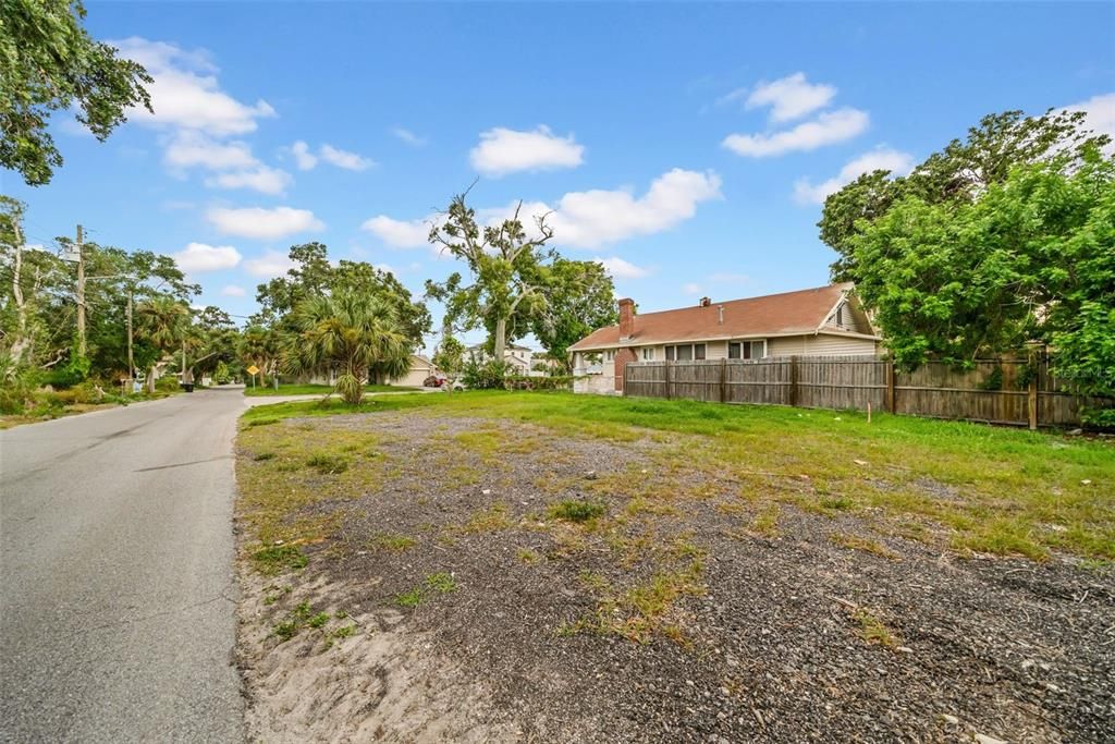 待售: $115,000 (0.13 acres)