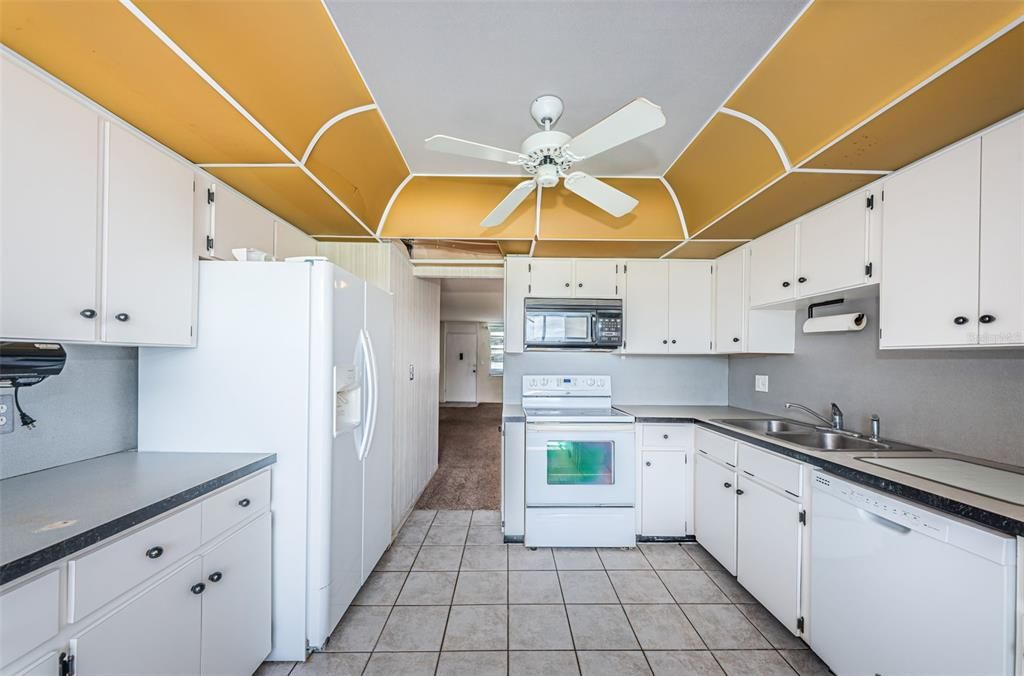 For Sale: $88,000 (2 beds, 2 baths, 1035 Square Feet)