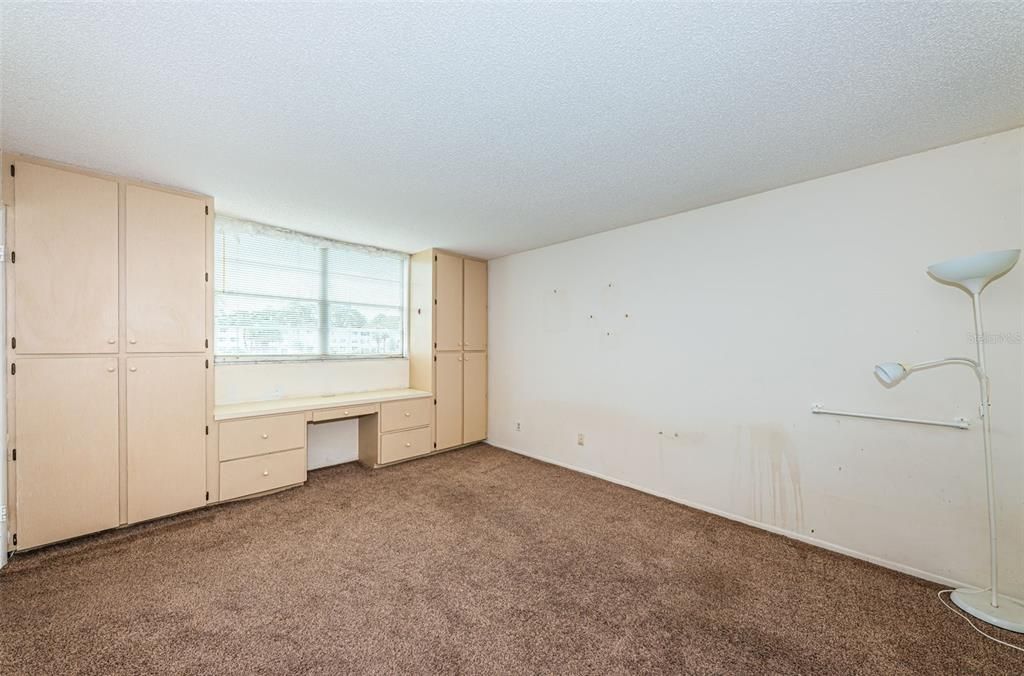 For Sale: $88,000 (2 beds, 2 baths, 1035 Square Feet)
