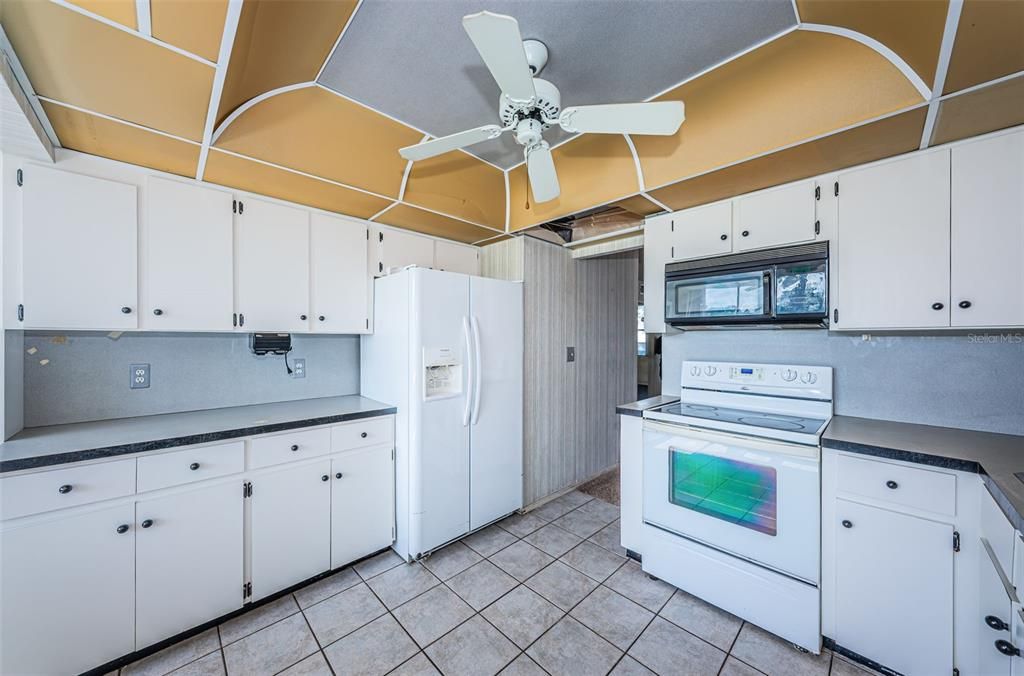 For Sale: $88,000 (2 beds, 2 baths, 1035 Square Feet)