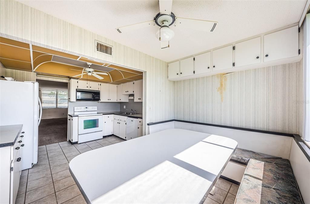 For Sale: $88,000 (2 beds, 2 baths, 1035 Square Feet)