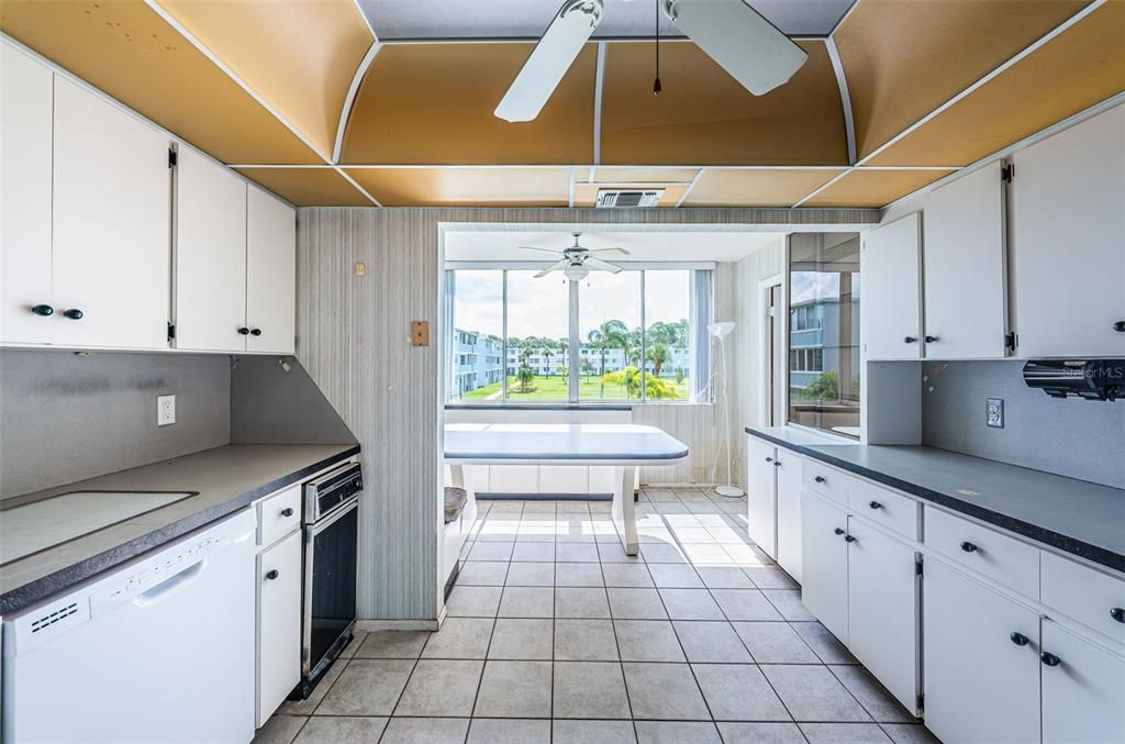 For Sale: $88,000 (2 beds, 2 baths, 1035 Square Feet)