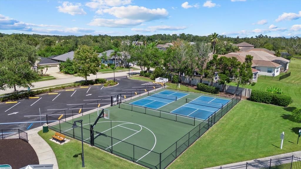 Activo con contrato: $575,000 (3 camas, 3 baños, 2303 Pies cuadrados)