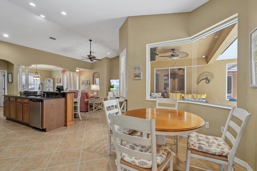 Activo con contrato: $575,000 (3 camas, 3 baños, 2303 Pies cuadrados)